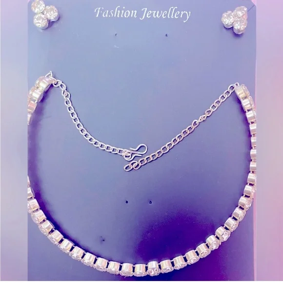 American Diamond luxurious and stylish stone necklace set with matching earrings - Picture 8 of 8